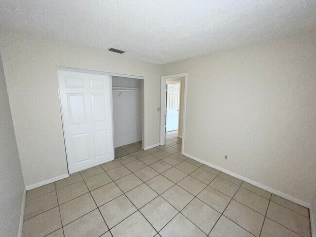 Building Photo - 2 Bedroom. 2 Bath Duplex on 14th Street