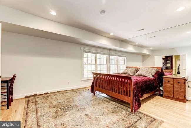 Building Photo - 9909 Avenel Farm Dr