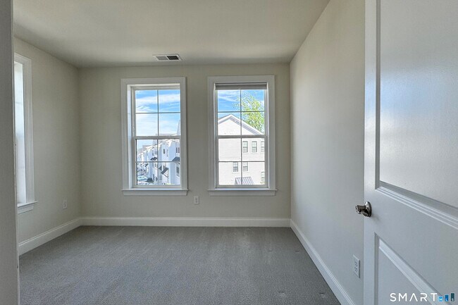 Building Photo - 25 Brentwood Cir