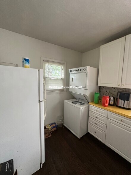 Building Photo - 14 Callender St