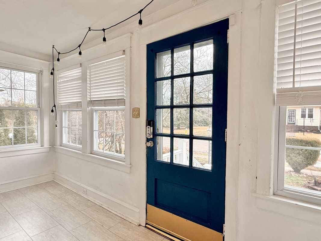 Building Photo - 7041 Harvey Ave