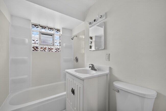 Building Photo - 210 Linn Ct