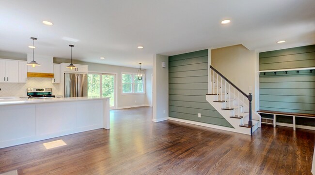 Building Photo - Updated Cape-Style Home Near Sherwood & Si...