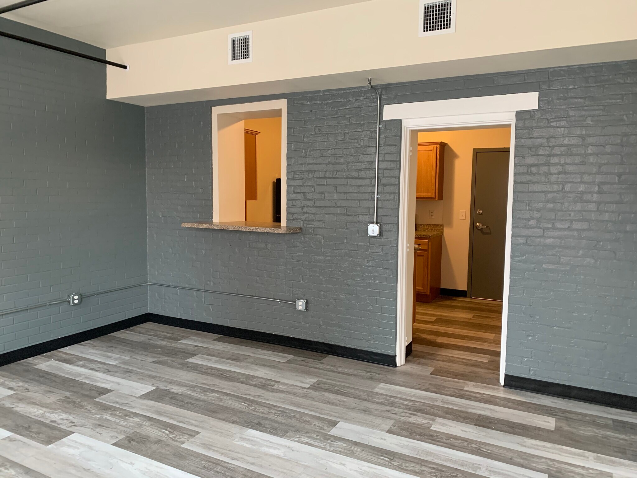 Building Photo - 535 E Orange St