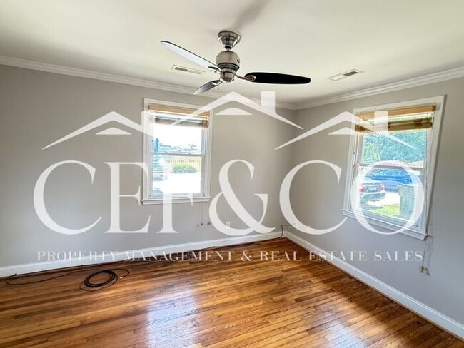 Building Photo - Spacious home now available! - Price Impro...
