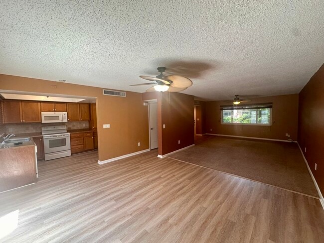 Building Photo - 10605 Carrollbrook Way