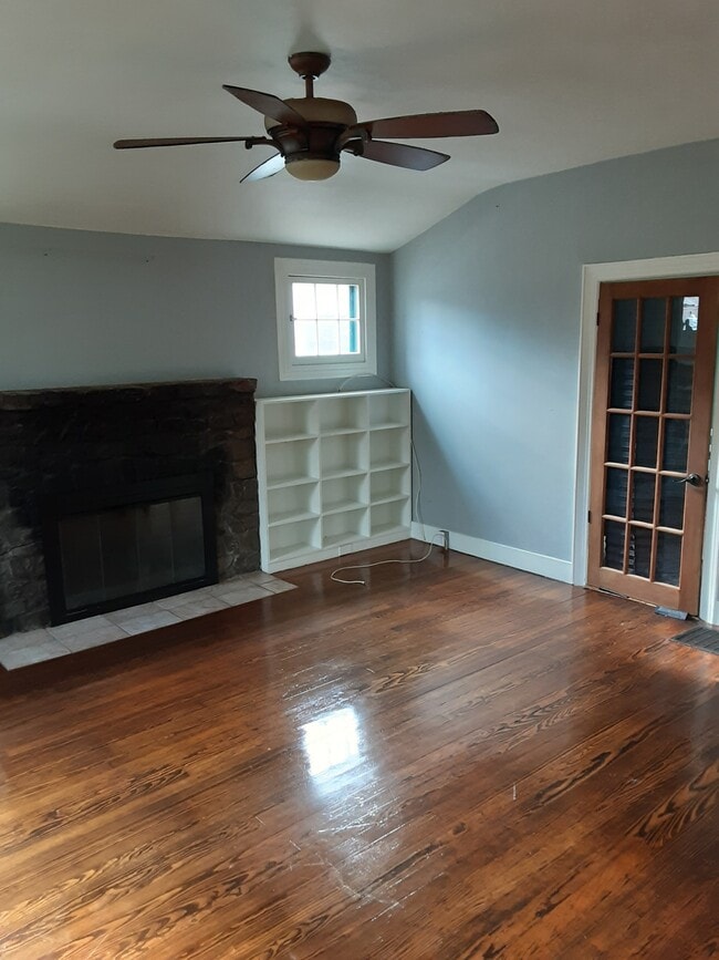 Building Photo - 8 Hillside Ave