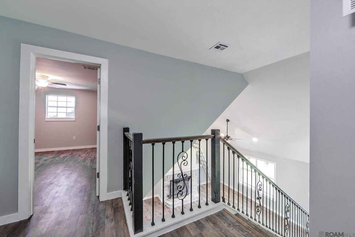 Building Photo - 10340 LA-1