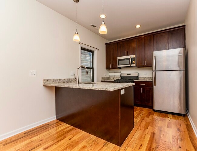 Building Photo - 1722 N Artesian Ave