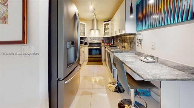 Building Photo - 3625 N Country Club Dr