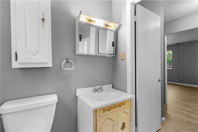 Building Photo - 60 Leslie Ave