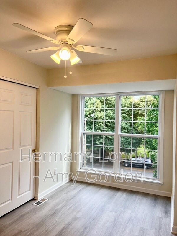 Building Photo - 4225 W Pine Blvd