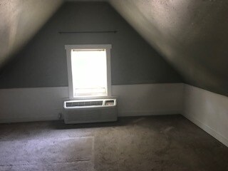 Building Photo - Large 3 bedroom home