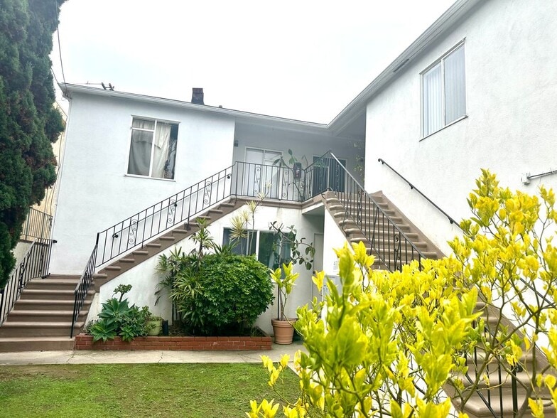 Building Photo - 810 7th St