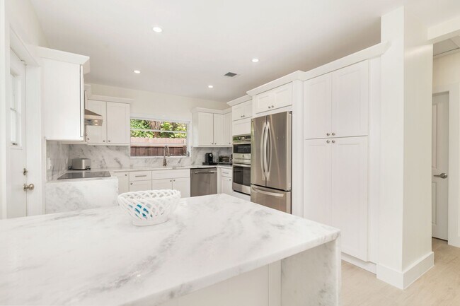 Building Photo - 439 28th St