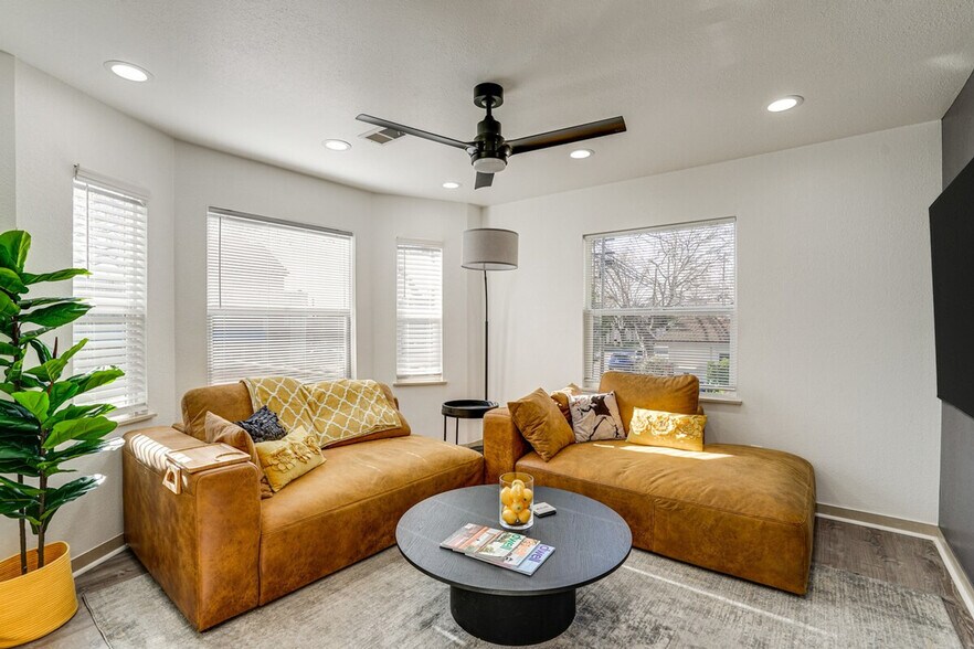 Primary Photo - 641 Central Ave