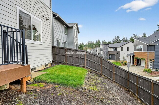 Building Photo - 11333 SE Courteous Ct