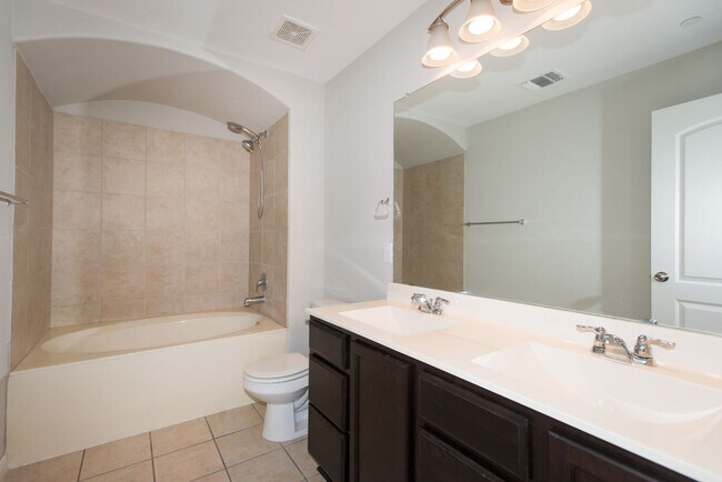 Building Photo - Model Home in City Side Condo Community