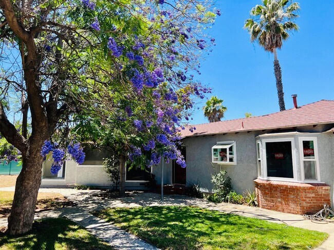 Building Photo - 10600 Andora Ave