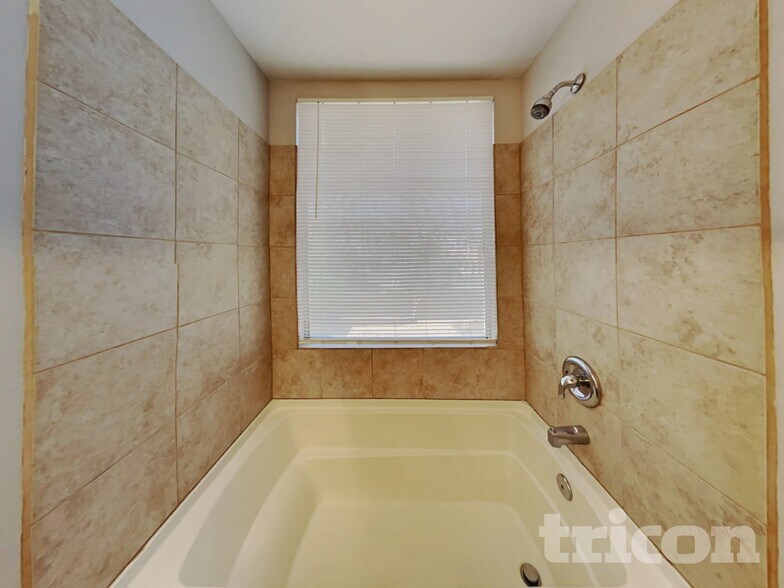 Building Photo - 5214 E Fountain St