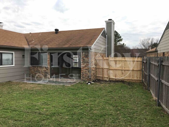 Building Photo - 2510 Bentley Dr