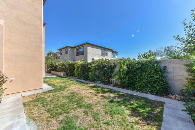 Building Photo - 4bd/4.5ba Single Family House w/ VIEW Gated Community Altair Irvine for rent