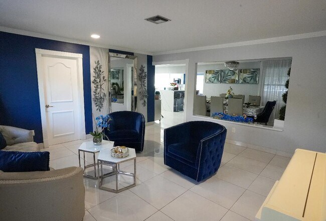 Building Photo - 448 Alemeda Dr