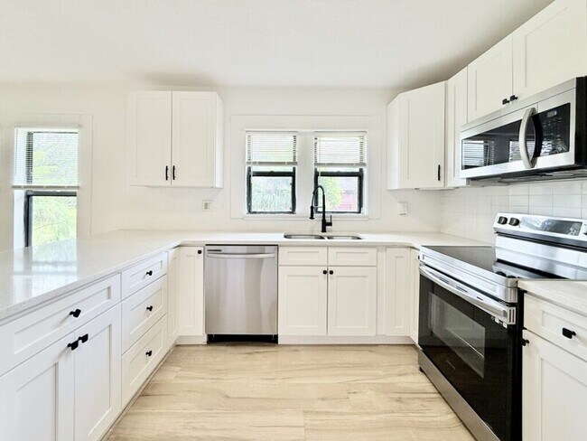 Building Photo - 1426 40th St S