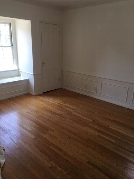 Building Photo - 1665 Santa Maria Ave