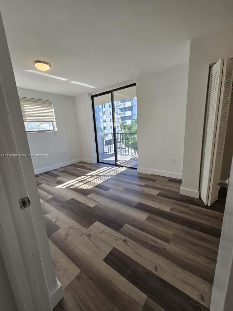 Building Photo - 1673 Bay Rd