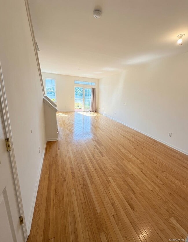 Building Photo - 213 Riverview Dr