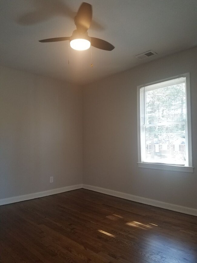 Building Photo - 4 Bed 2 Bath in Decatur!