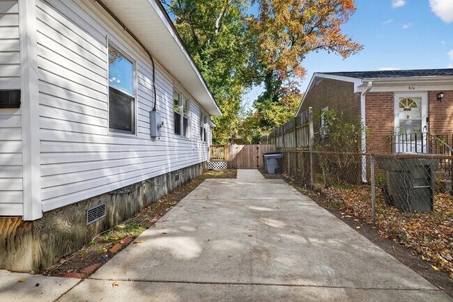 Building Photo - 830 Westwood Ave