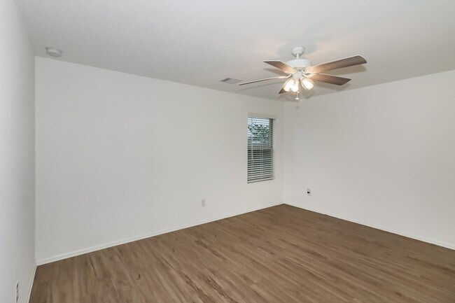 Building Photo - 3302 Aster Mdw Wy
