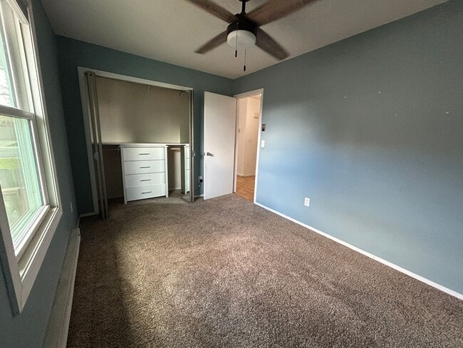 Building Photo - Spacious 5-Bedroom Family Haven with Moder...