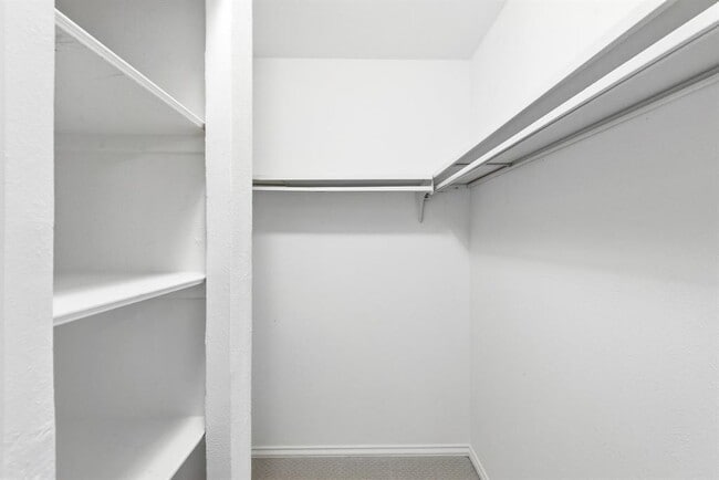 Building Photo - 505 W 7th St