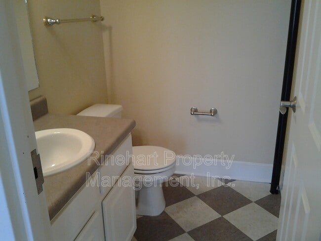 Building Photo - 212 E Main St