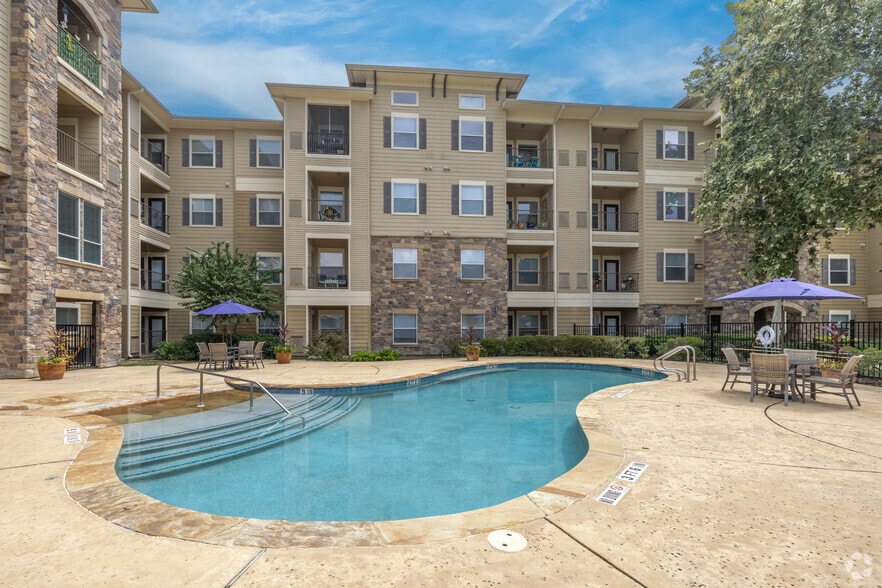 Sparkling Swimming Pool - West Oaks Village Senior