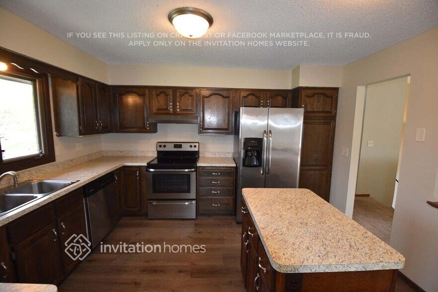 Building Photo - 943 Pine View Ct