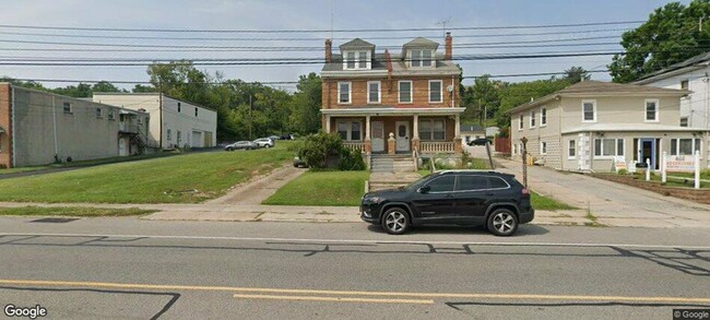 Building Photo - 955 E Main St