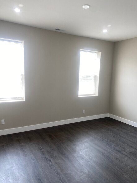 Building Photo - 546 W Olney Ave