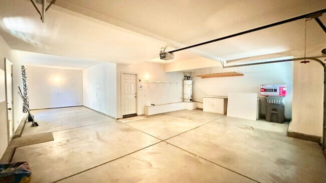 Building Photo - Wonderful Executive Style Two-Story Home i...