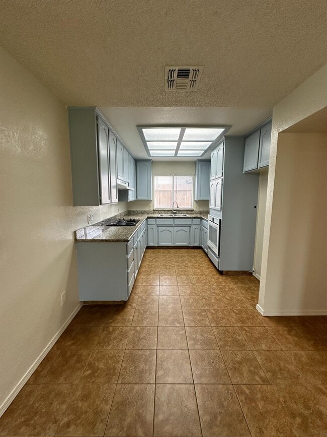 Building Photo - 2352 N Katy Ave