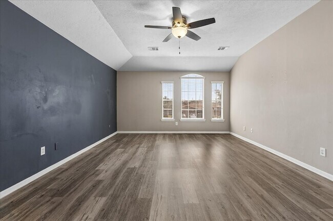 Building Photo - 16218 Bunker Ridge Rd