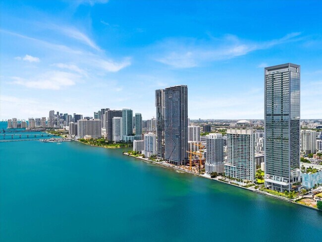 Building Photo - 700 NE 26th Terrace