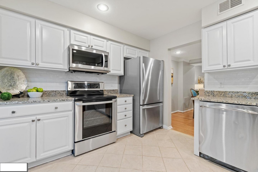Building Photo - 6141 Summer Park Ln