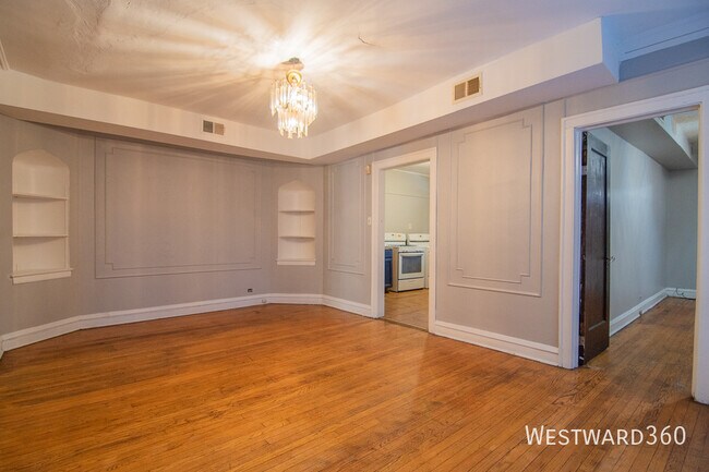 Building Photo - 7831 S Kingston Ave