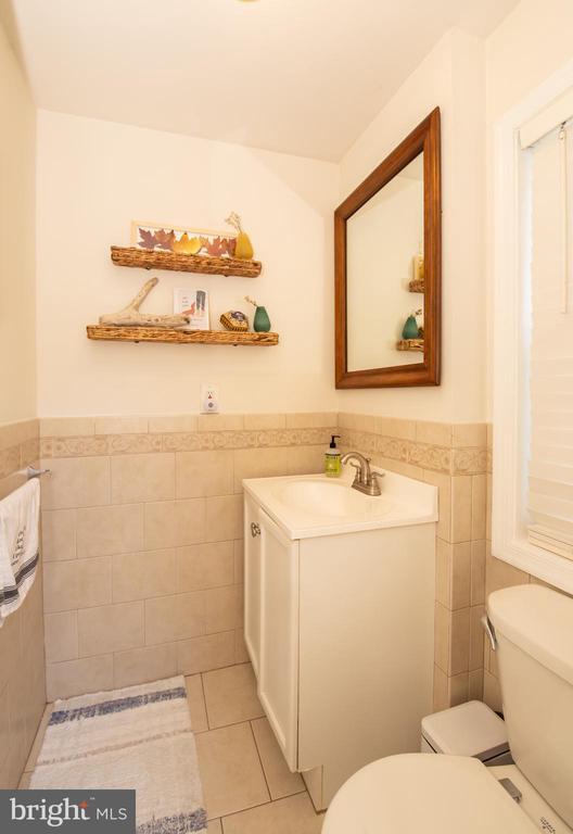 Building Photo - 811 N Judson St