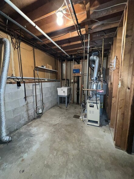 Utility & Storage - 5415 Schmutzler St