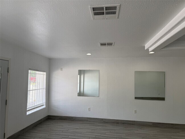 Building Photo - 7424 Lindencrest St